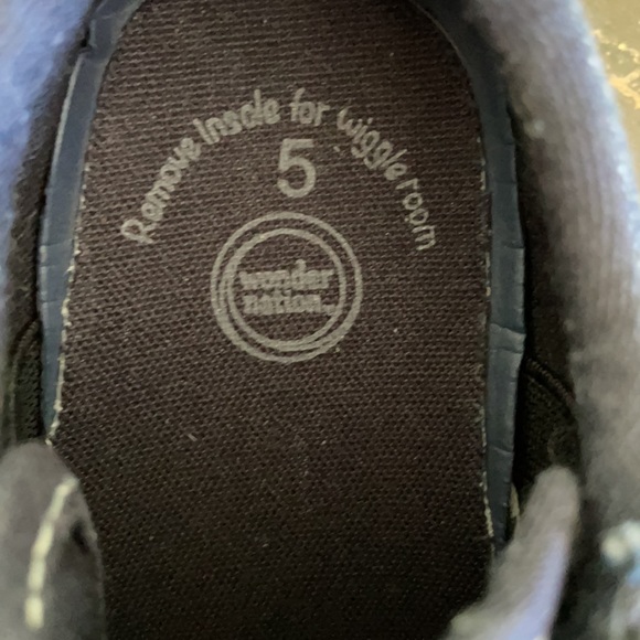 Boys size 5 slip on shoes - Picture 2 of 3